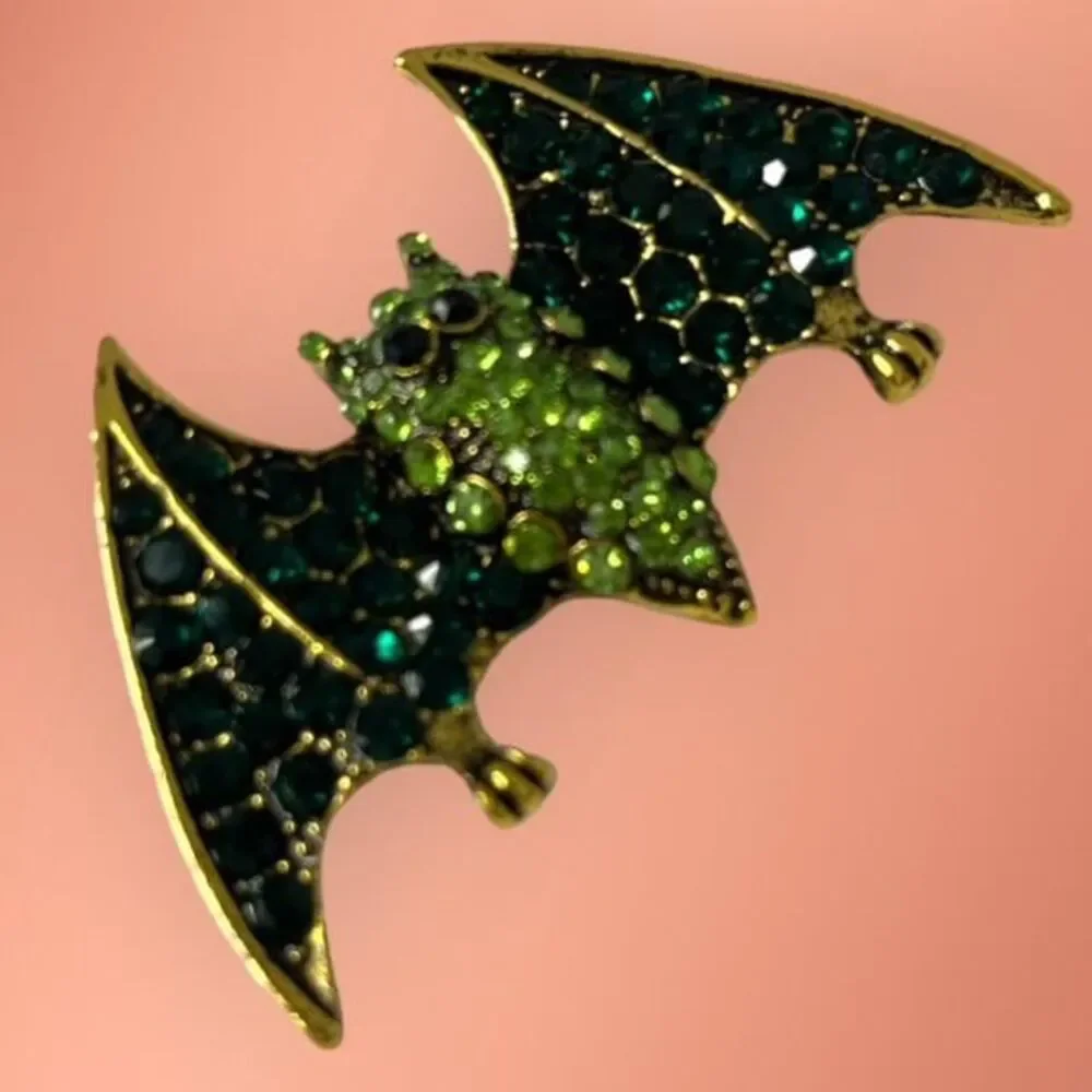 Stunning Elegant Halloween Bat Pin  - Sparkling Rhinestone Brooch BLUE/GOLD - Picture 2 of 8